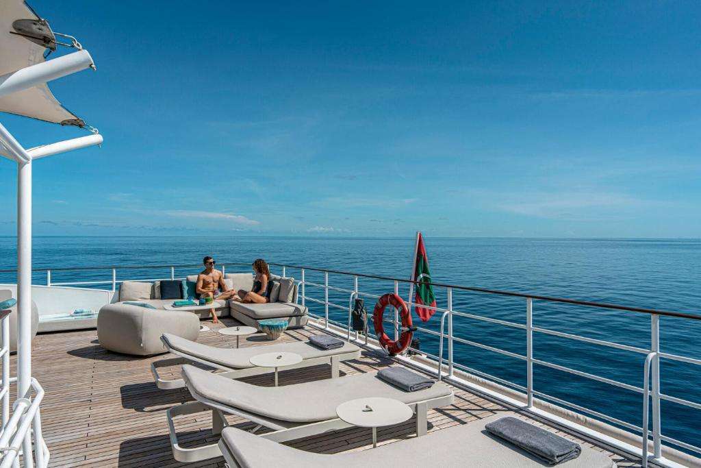 Four Seasons Explorer